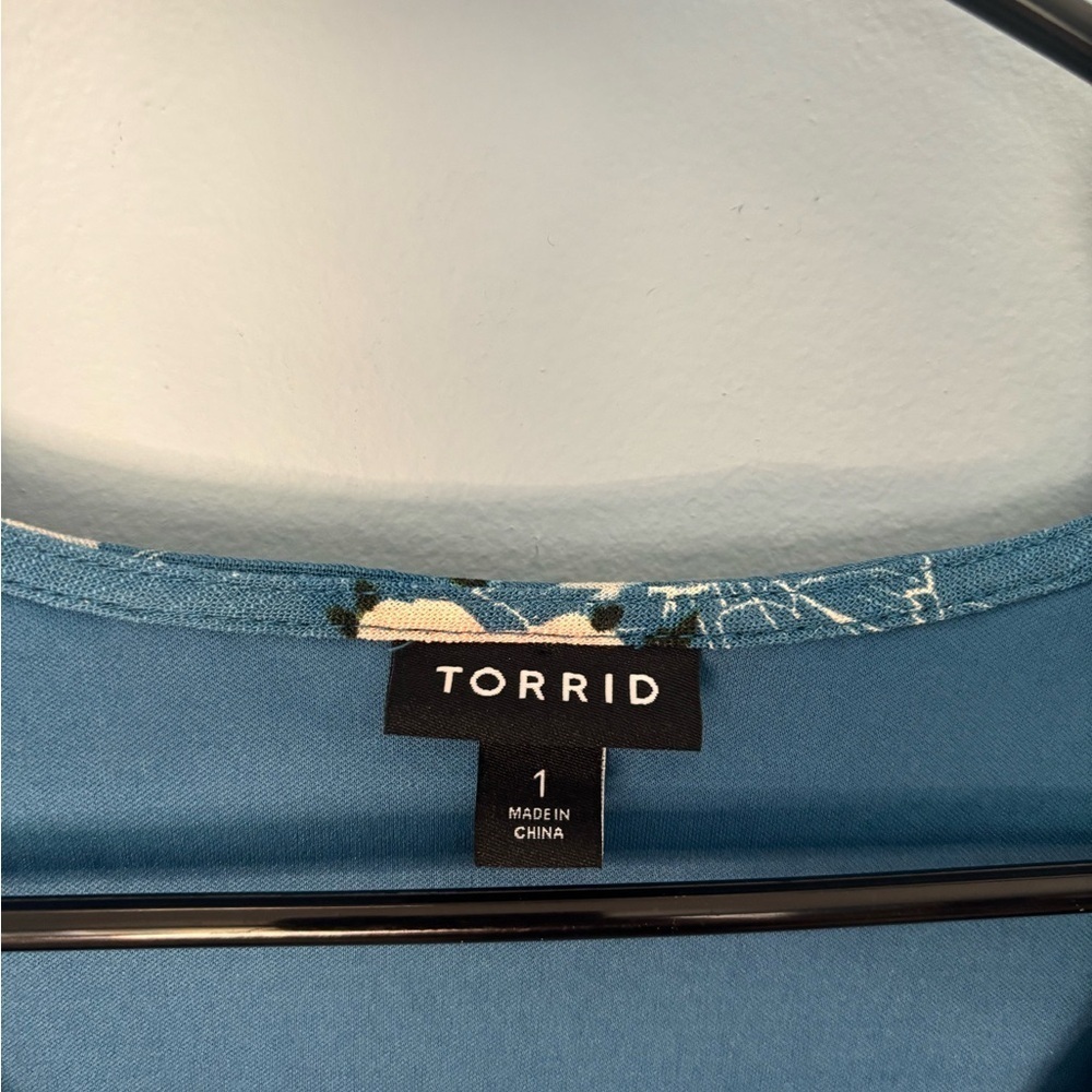 Torrid Womens Top 1X Plus Tank Blue Floral Faux Buttons Tie Back - Picture 5 of 9